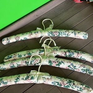 Set of 4 Floral Padded Hangers with Satin Bows 100% Cotton